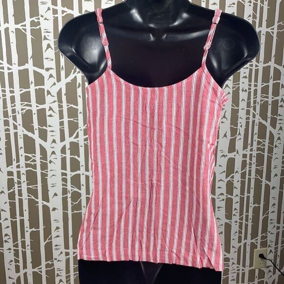 Bundle 3 Pieces: Tank, Chambray Top, Linen Button Up - Picture 5 of 16